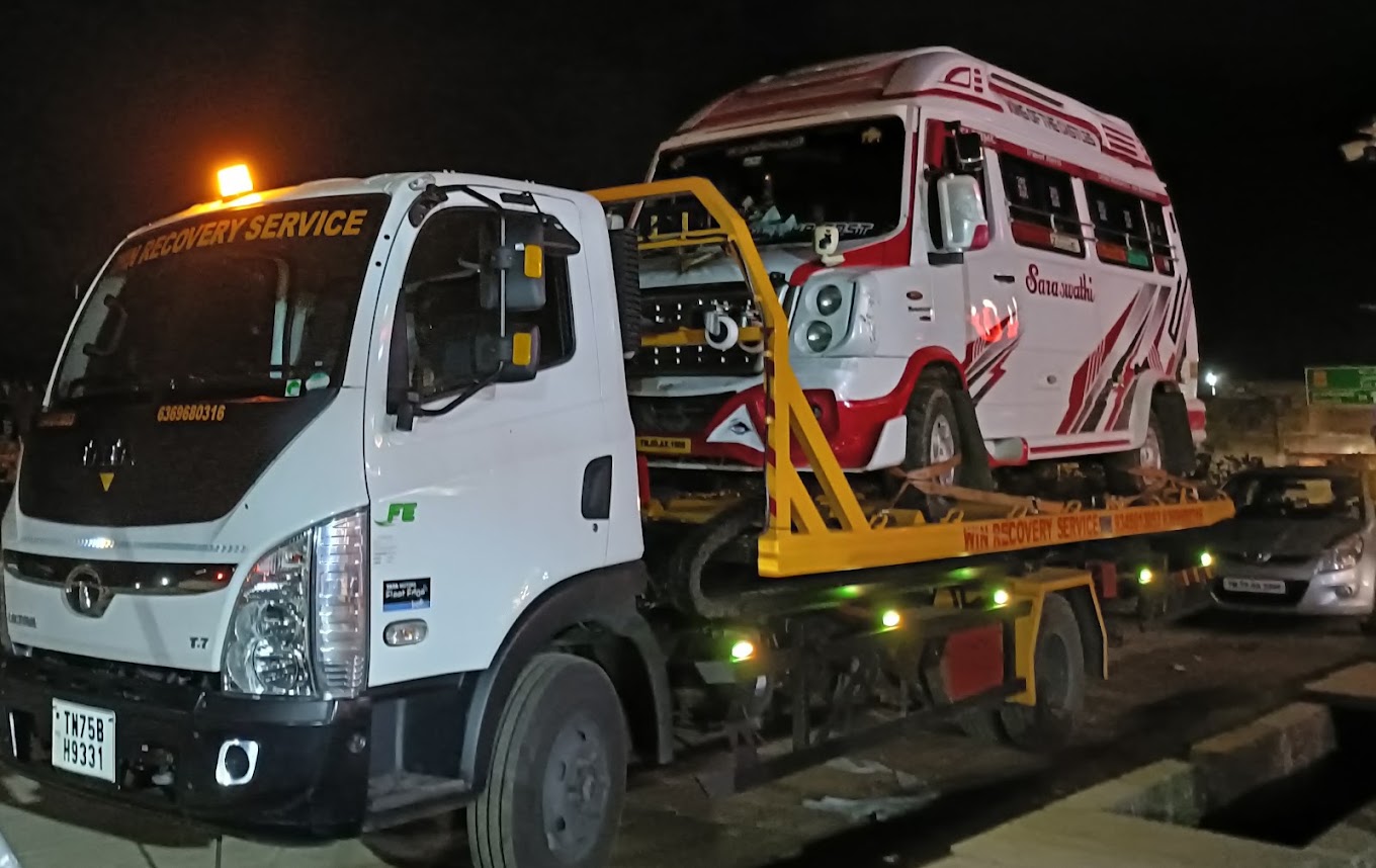 24/7 Recovery & Towing Services